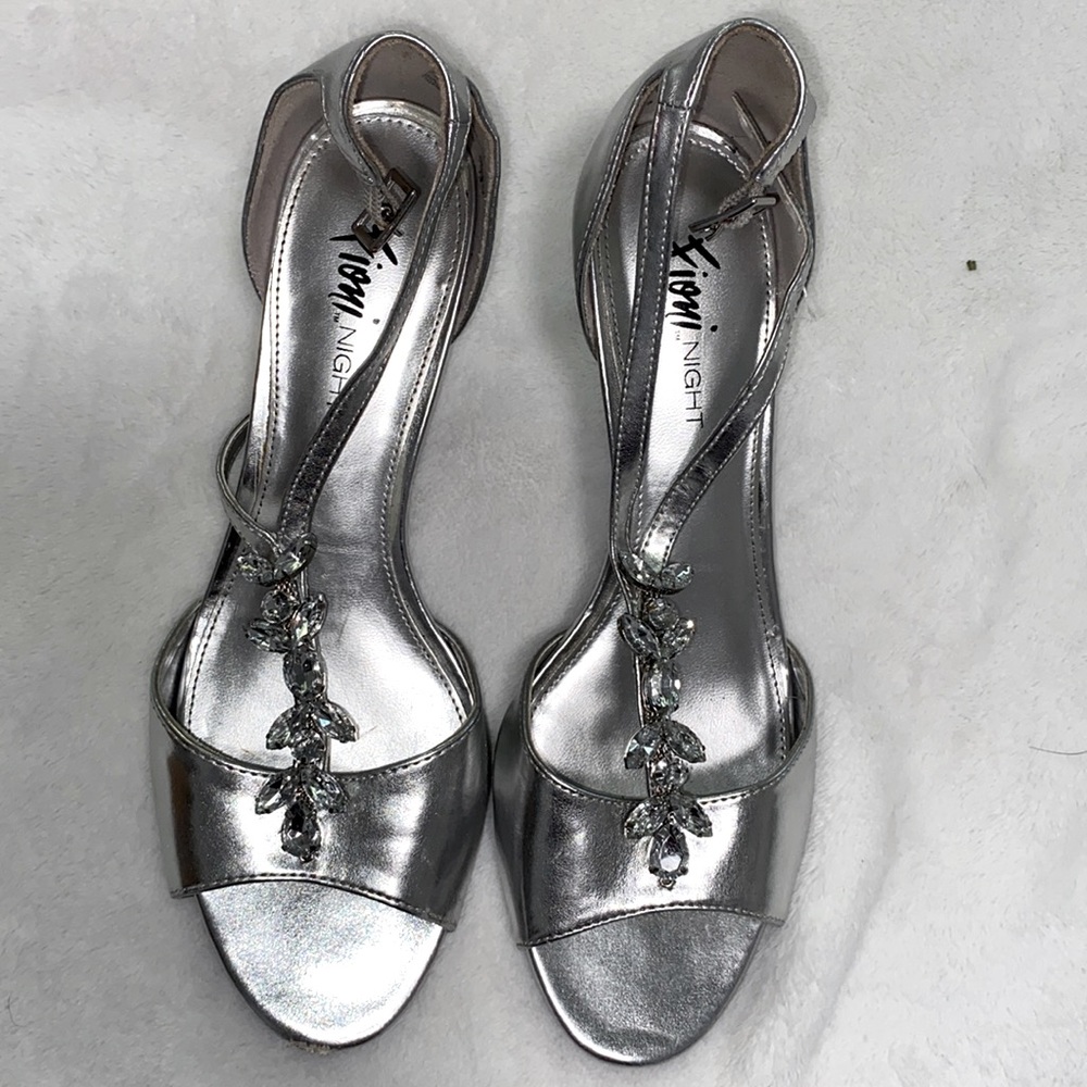 don’t wear them enough anymore! perfect for special dates and occasions :)